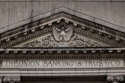 photo-1592698765727-387c9464cd7f-1