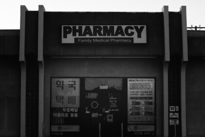 photo-1594257838115-295084880746