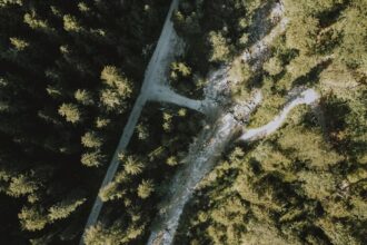 photo-1595762325796-839c68693e66-2