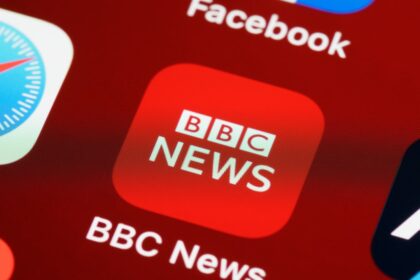 photo-1600859343562-93ef5127897f-1