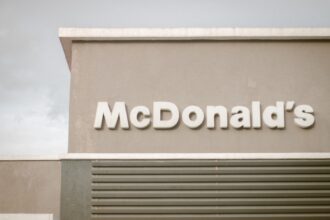 photo-1610459468487-37acdfb1e888