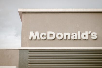 photo-1610459468487-37acdfb1e888