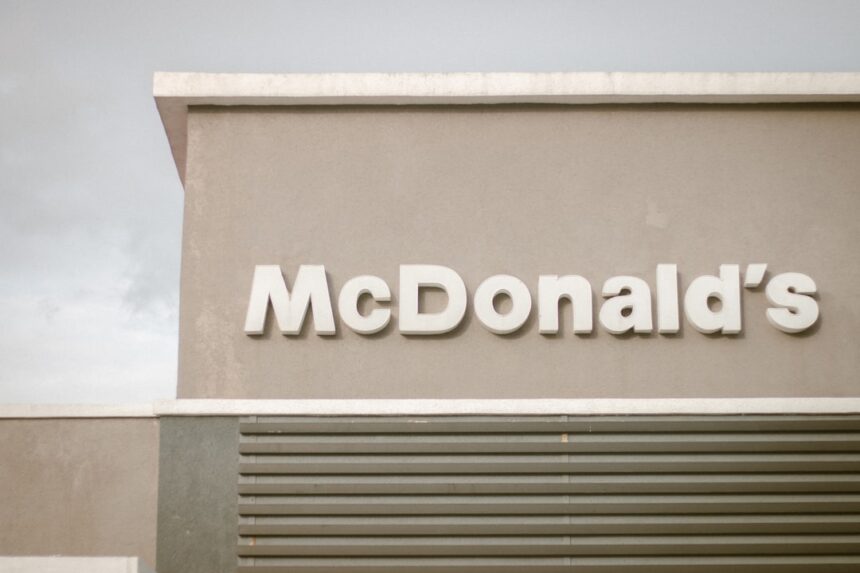 photo-1610459468487-37acdfb1e888