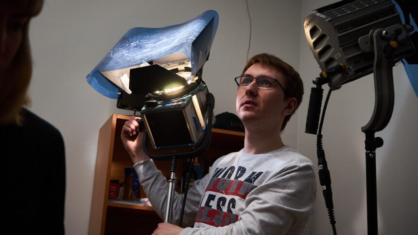 photo-1616527546305-a44d4a66925e