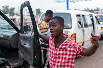 photo-1625191823897-e35e89f7678f-1