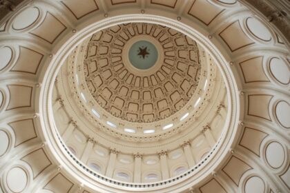 photo-1629923814584-337fb2083dc4