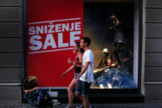 photo-1643365944732-2b004f0c37d5