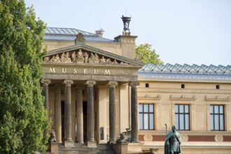 photo-1696436392889-d6520968a826