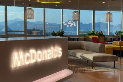 photo-1728058614470-f5063e0f3de4