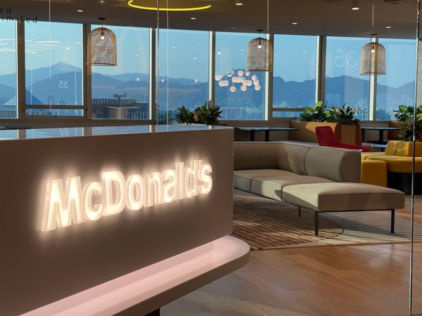 photo-1728058614470-f5063e0f3de4