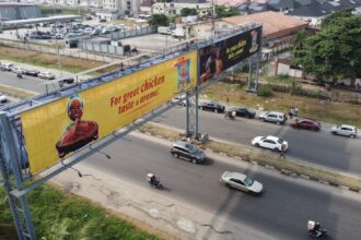 photo-1745725427532-4c52cdc6d4ae