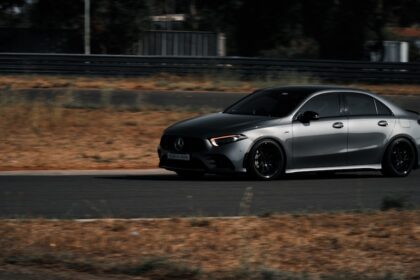 photo-1759170633102-12a5a35b99cf-1