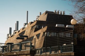 photo-1772299338379-d0873c1b66b1