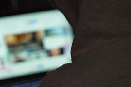 skynews-child-computer_7195516