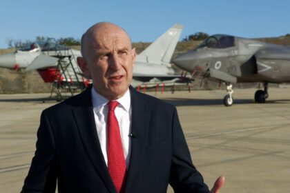 skynews-john-healey-akrotiri_7183307-3