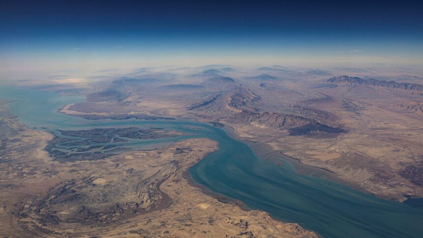 skynews-strait-hormuz-oil-lng_7178489-6