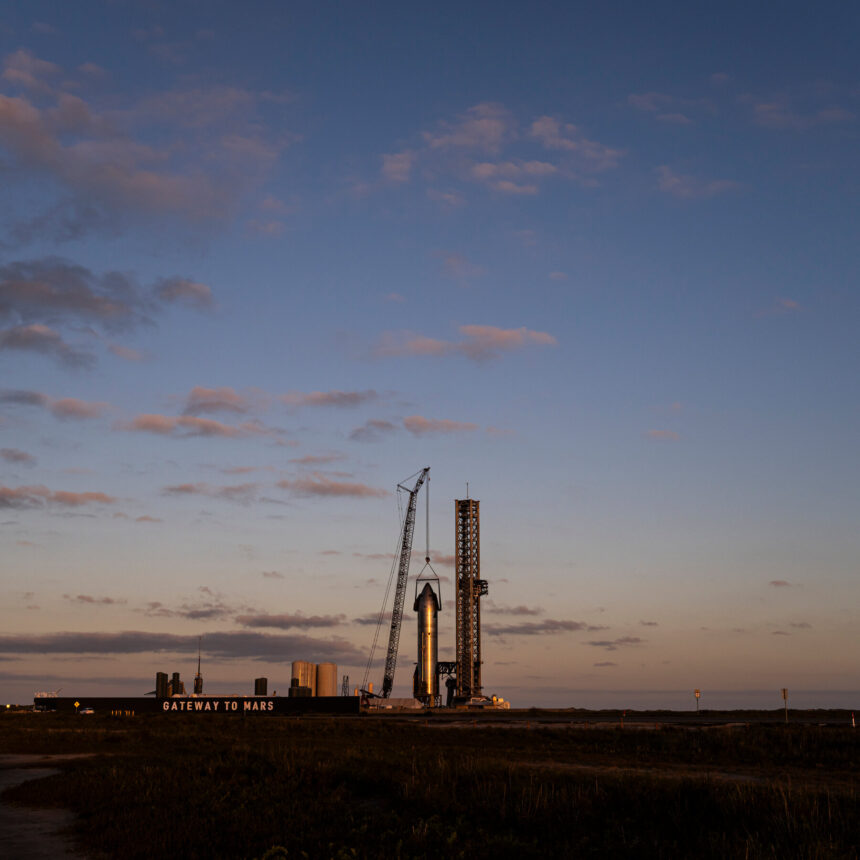 00biz-spacex-finances-hfo-zktq-mediumSquareAt3X-1