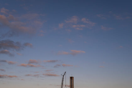 00biz-spacex-finances-hfo-zktq-mediumSquareAt3X-10