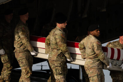 00dc-military-trump-07-qzkh-mediumSquareAt3X