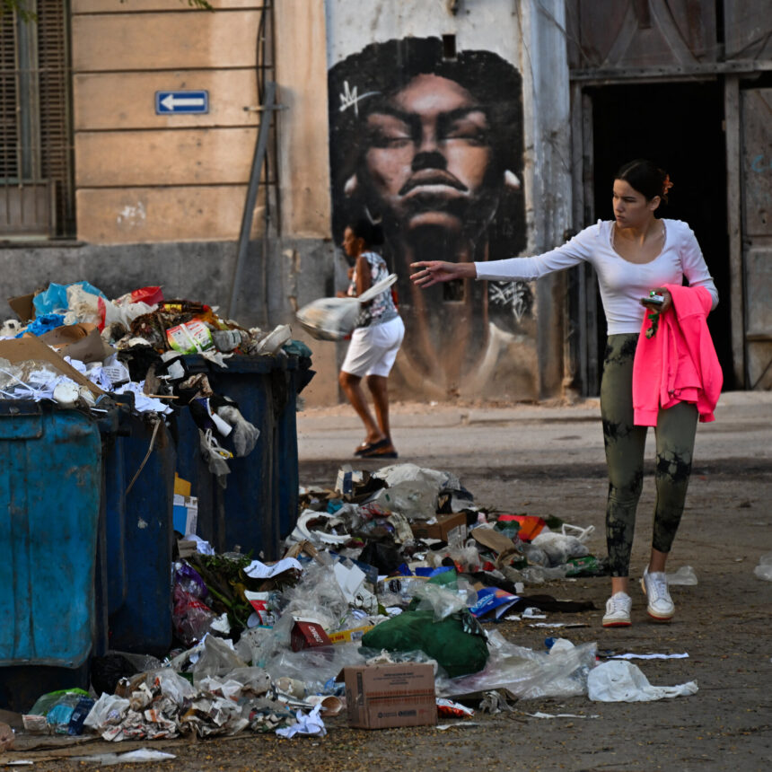 00int-cuba-trash01-photo-bwtz-mediumSquareAt3X