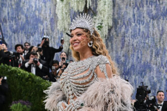 04met-gala-liveblog-promo-1030pm-wgzp-mediumSquareAt3X-1