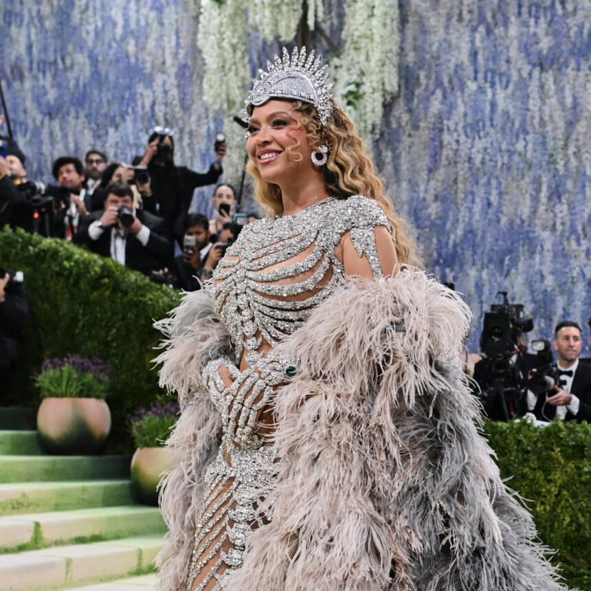 04met-gala-liveblog-promo-1030pm-wgzp-mediumSquareAt3X