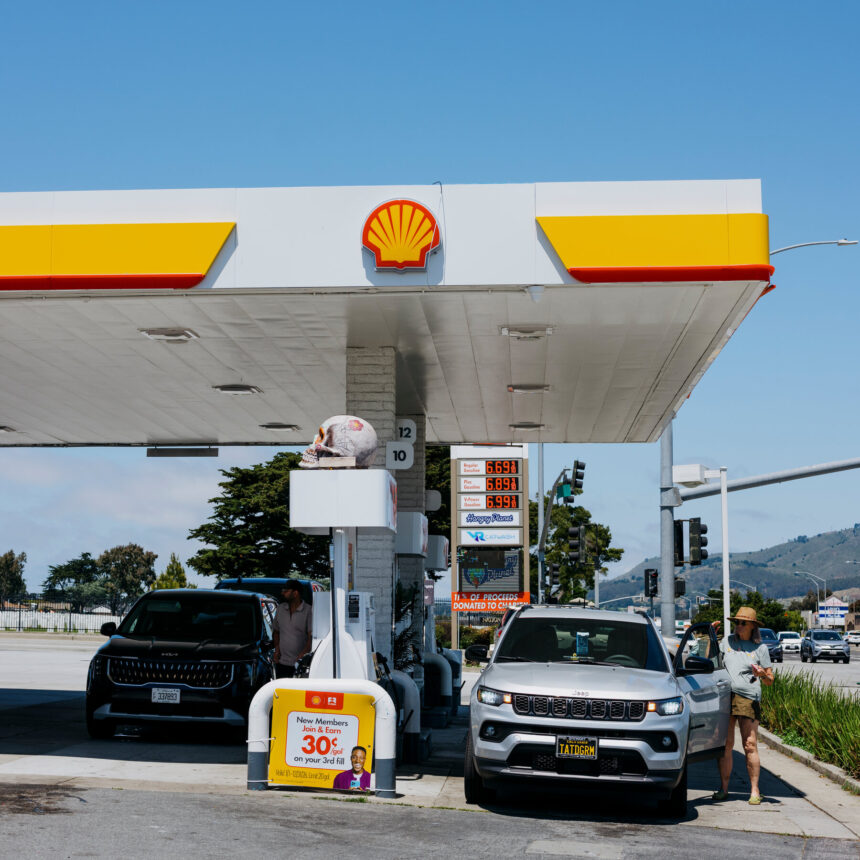 10trump-news-gas-prices-tfjq-mediumSquareAt3X-2