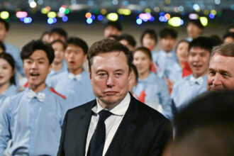 13trump-news-delegations-musk-kchq-mediumSquareAt3X