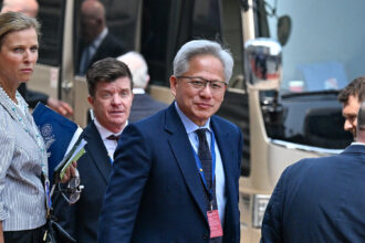 14trump-news-ru-Jensen-Huang-cgfk-mediumSquareAt3X