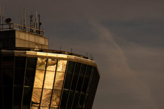 15dc-airtraffic-fklt-mediumSquareAt3X-1
