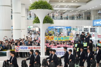 17int-nkorea-soccer-wtk-jcgh-mediumSquareAt3X