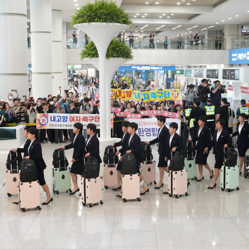 17int-nkorea-soccer-wtk-jcgh-mediumSquareAt3X