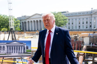 19trump-news-promo3p-mwvf-mediumSquareAt3X