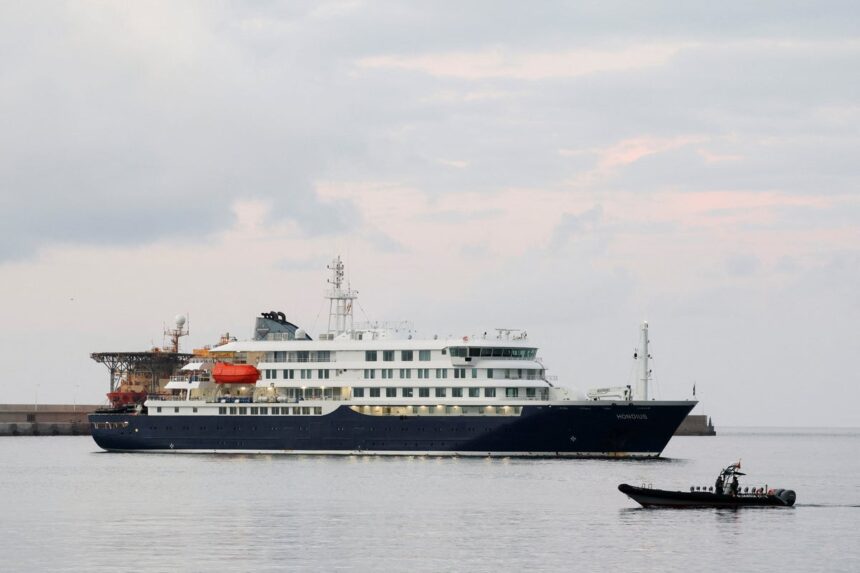 2026-05-10T062244Z_392889481_RC266LA38ZXR_RTRMADP_3_CRUISESHIP-HANTAVIRUS-TENERIFE-1