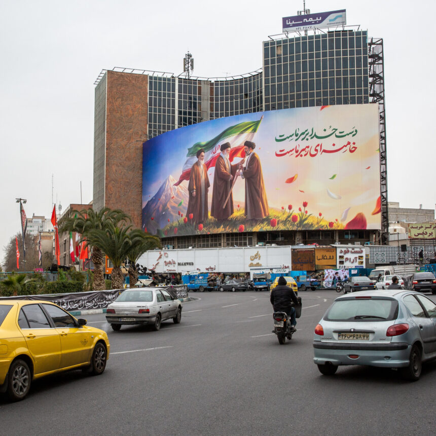 21Iran-Guards-01-pcqv-mediumSquareAt3X-v3