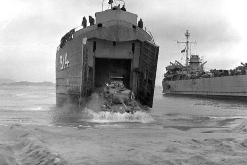 USS_LST-914_Wonsan_2_November_1950