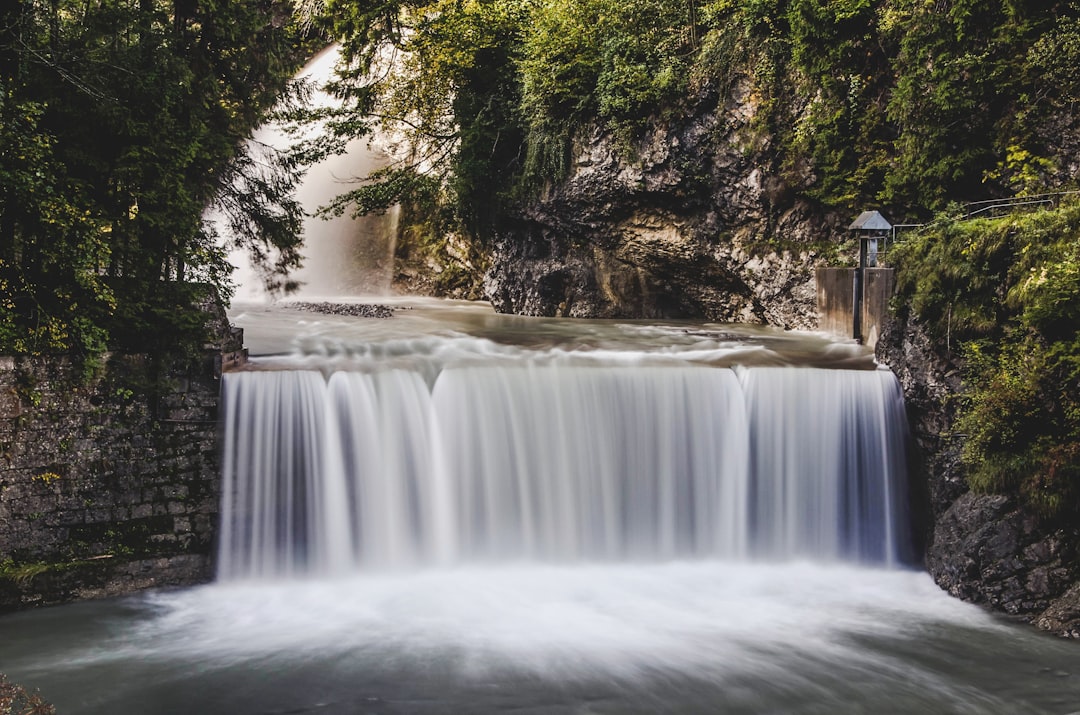 A Cascade of Withdrawals