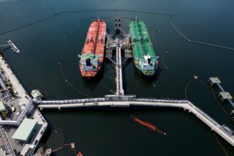 oil-tankers-trans-mountain-pipeline.jpg-e1778697912478