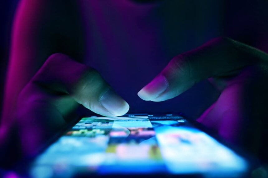 phone-social-media-stock