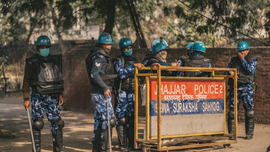 photo-1632999878340-2c7995da9d8a-3