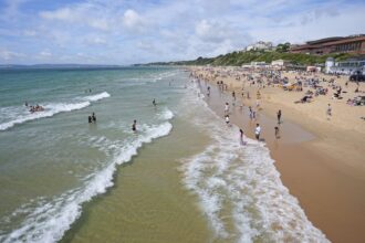 skynews-bournemouth-beach-summer_7254816-3