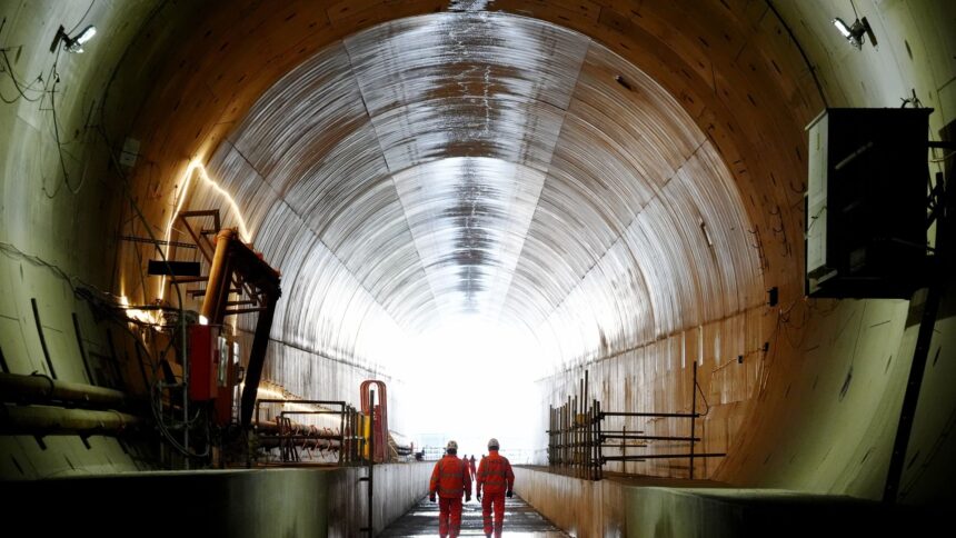 skynews-hs2-rail-line-rail-project_7253312