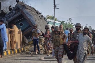 skynews-train-bombing-pakistan_7256957-10