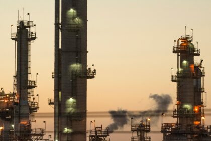 01biz-iran-oil-prices-lvct-mediumSquareAt3X-11