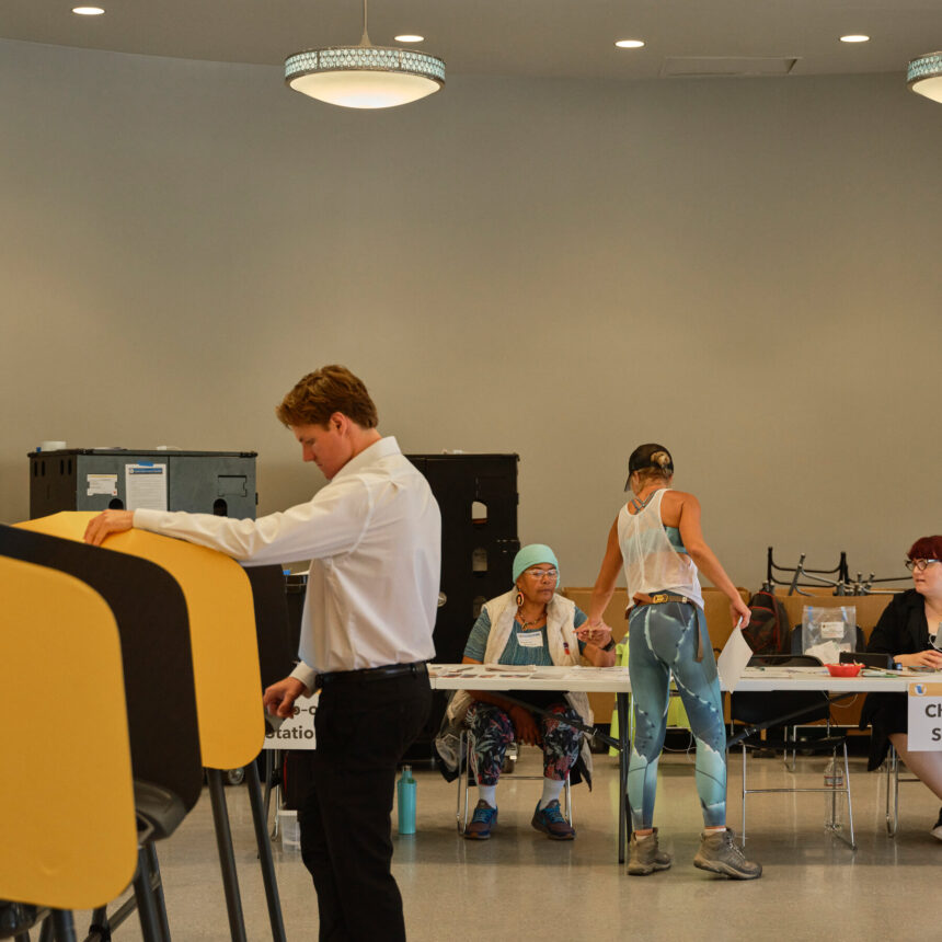 02calif-midterms-palisades-tgvw-mediumSquareAt3X-1