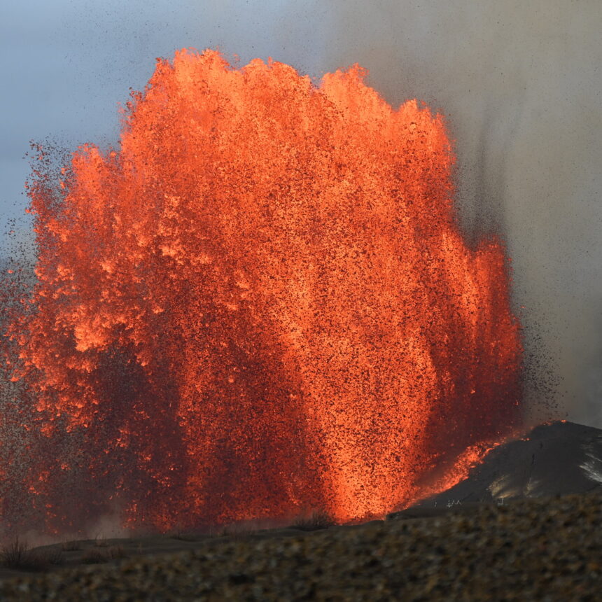 02xp-volcano-lwzc-mediumSquareAt3X