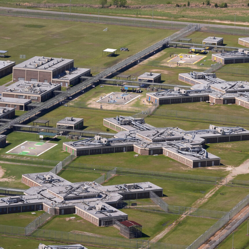 03dc-ice-detention-01-jvbc-mediumSquareAt3X-1