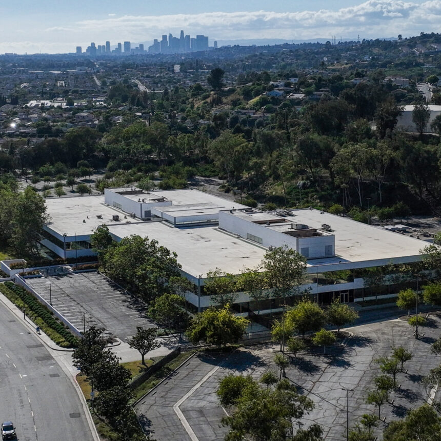03midterms-monterey-park-data-centers-topart-mediumSquareAt3X