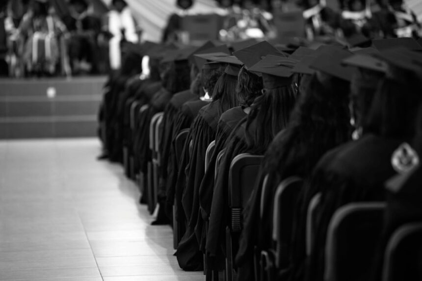 photo-1633734973050-d6499a977c17