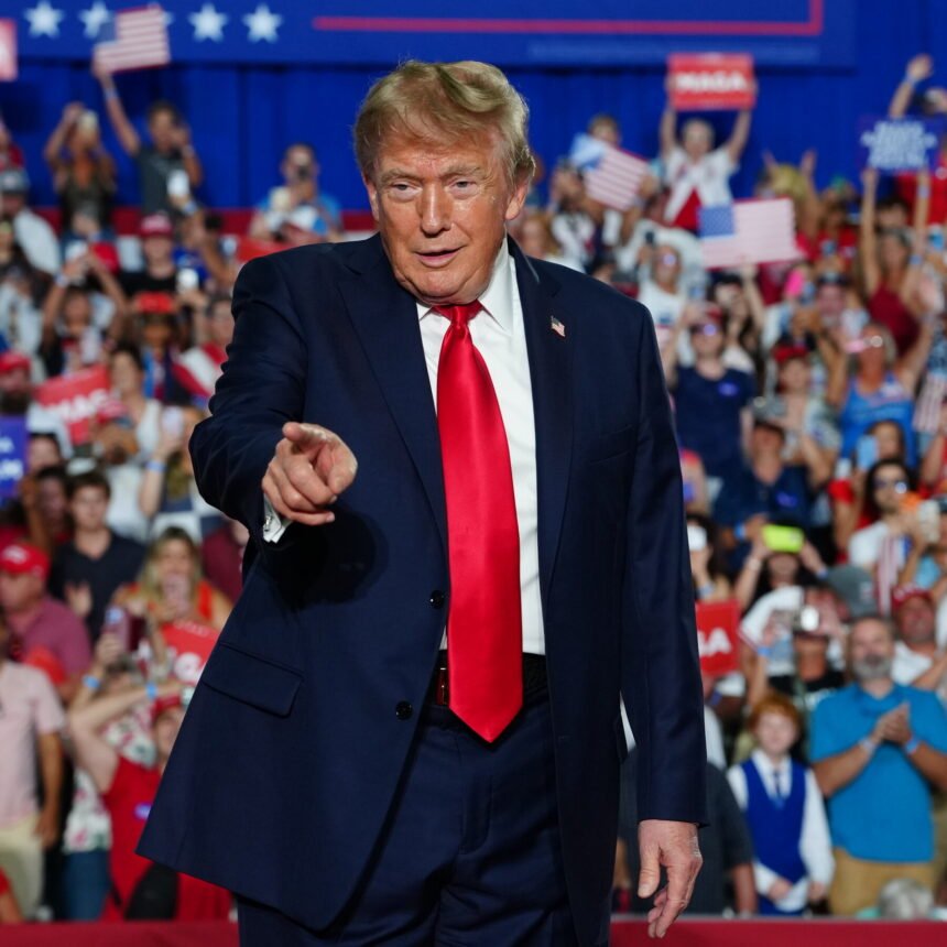 21dc-trump-graham-topart-kfbc-mediumSquareAt3X-7